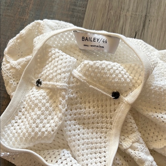 Bailey 44 White Crew Neck Smocked Short Sleeve Stretchy Tee Size: Small (S) - Picture 15 of 15